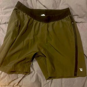 Vuori green workout shorts - Large